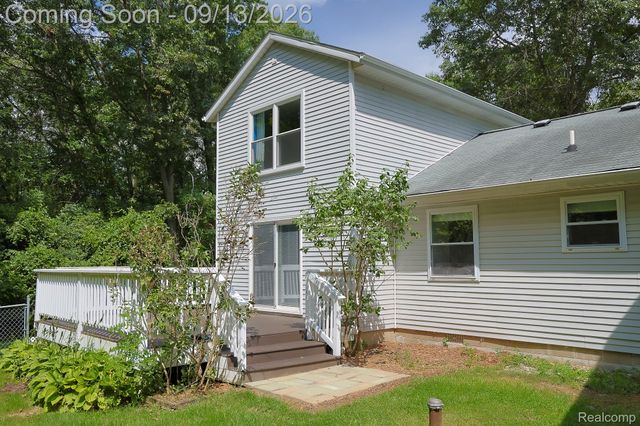 9427 Andersonville Road, Springfield Charter Township, MI 48346