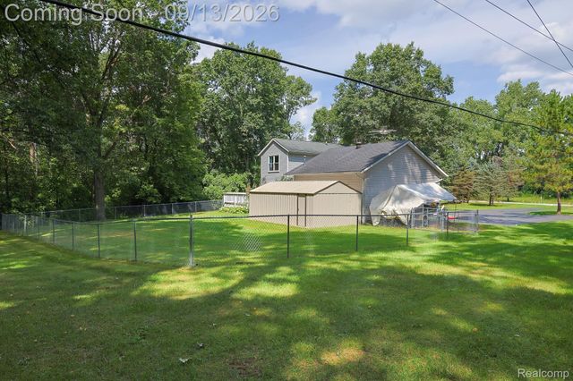 9427 Andersonville Road, Springfield Charter Township, MI 48346