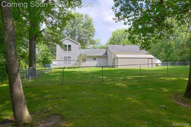 9427 Andersonville Road, Springfield Charter Township, MI 48346
