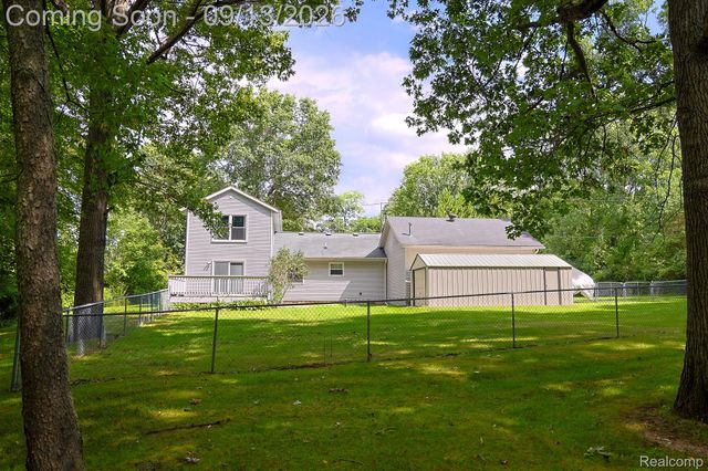 9427 Andersonville Road, Springfield Charter Township, MI 48346