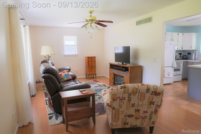 9427 Andersonville Road, Springfield Charter Township, MI 48346