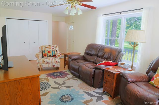 9427 Andersonville Road, Springfield Charter Township, MI 48346
