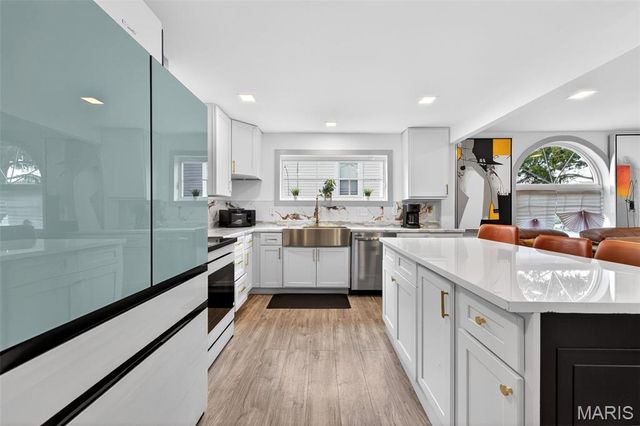 10000 Lackland Road, Overland, MO 63114