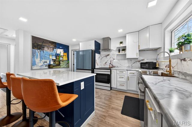 10000 Lackland Road, Overland, MO 63114