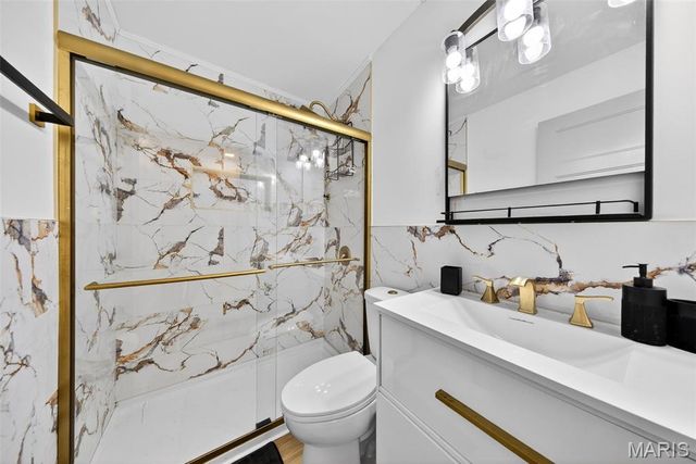 10000 Lackland Road, Overland, MO 63114