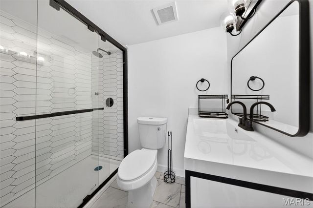 10000 Lackland Road, Overland, MO 63114