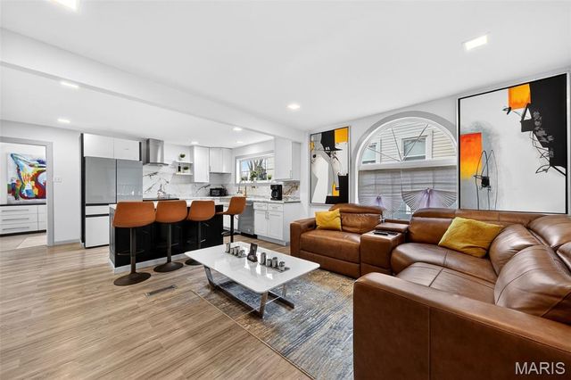 10000 Lackland Road, Overland, MO 63114