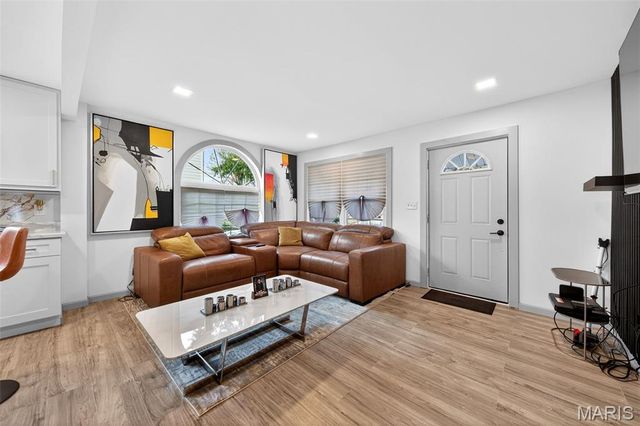 10000 Lackland Road, Overland, MO 63114