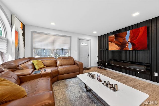 10000 Lackland Road, Overland, MO 63114