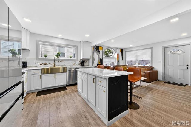 10000 Lackland Road, Overland, MO 63114