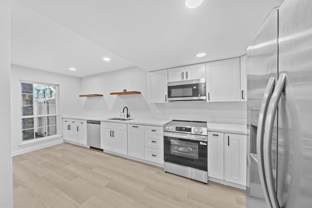 14333 Memorial Drive 56, Houston, TX 77079