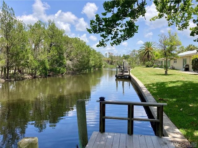 11334 W Bayshore Drive, Crystal River, FL 34429