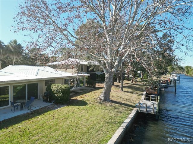 11334 W Bayshore Drive, Crystal River, FL 34429