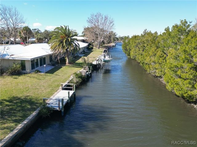 11334 W Bayshore Drive, Crystal River, FL 34429