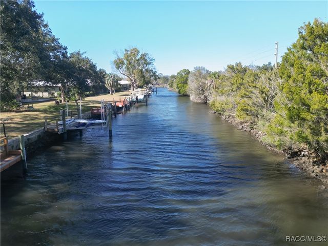 11334 W Bayshore Drive, Crystal River, FL 34429