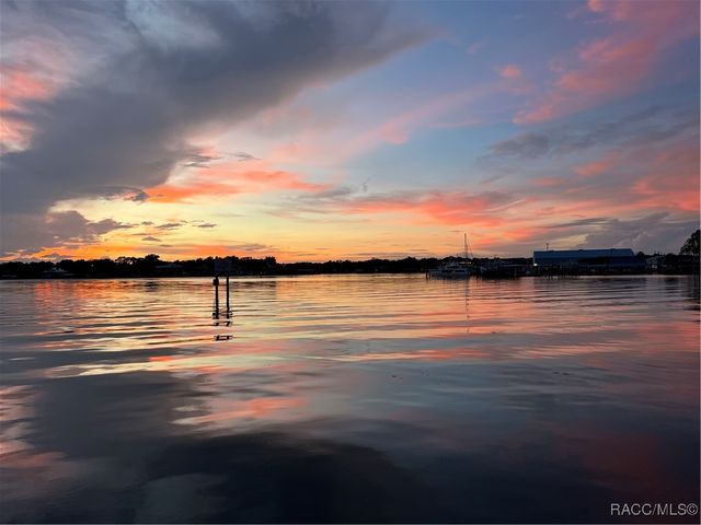 11334 W Bayshore Drive, Crystal River, FL 34429