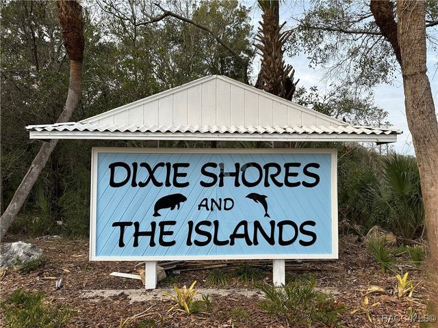 11334 W Bayshore Drive, Crystal River, FL 34429