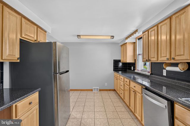 1100 SURREY RD, Philadelphia, PA 19115