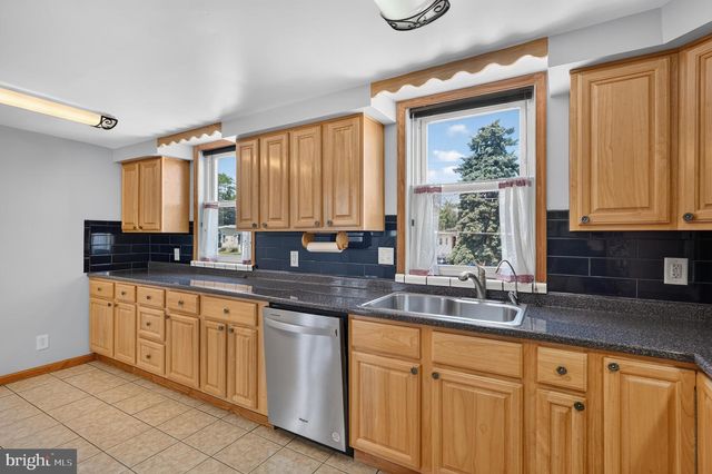 1100 SURREY RD, Philadelphia, PA 19115