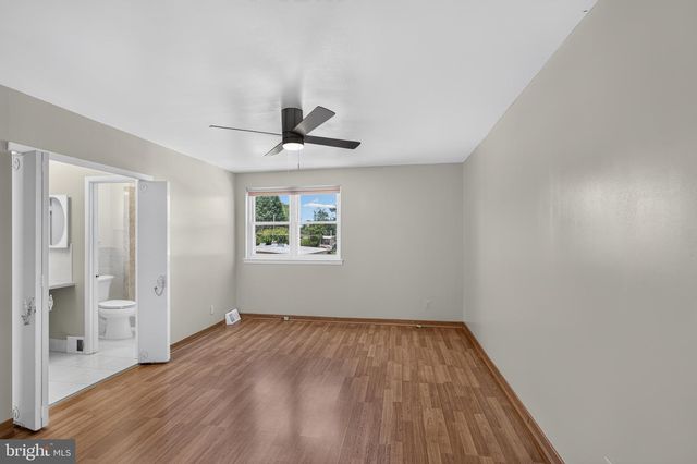1100 SURREY RD, Philadelphia, PA 19115