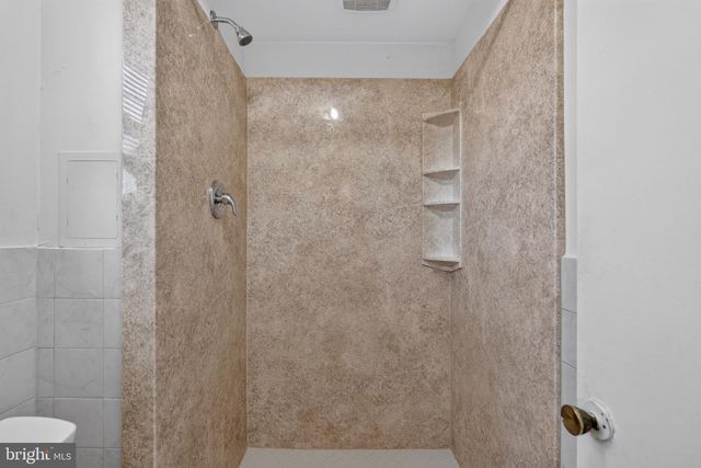 1100 SURREY RD, Philadelphia, PA 19115