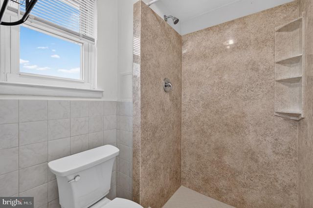 1100 SURREY RD, Philadelphia, PA 19115