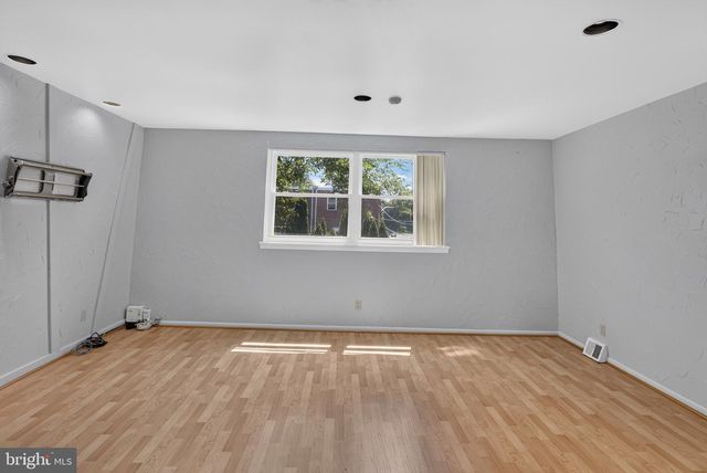 1100 SURREY RD, Philadelphia, PA 19115