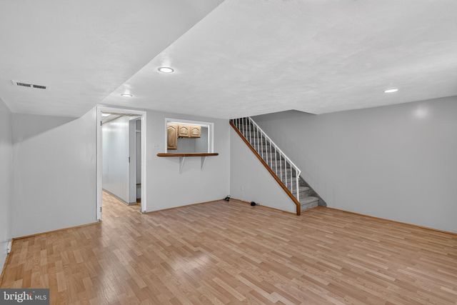 1100 SURREY RD, Philadelphia, PA 19115