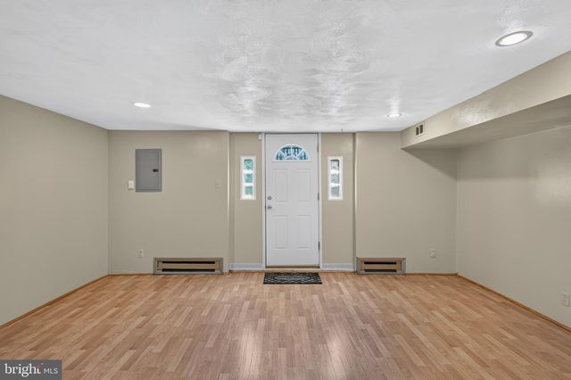1100 SURREY RD, Philadelphia, PA 19115