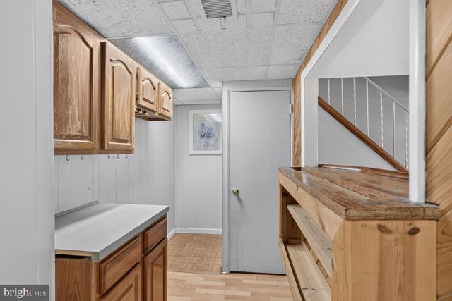 1100 SURREY RD, Philadelphia, PA 19115