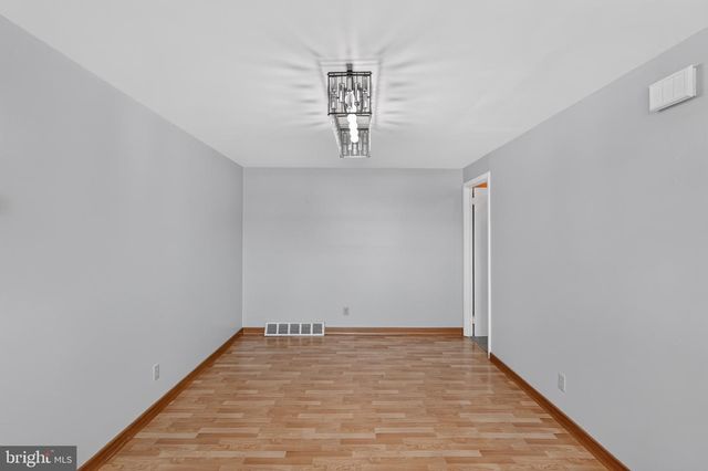 1100 SURREY RD, Philadelphia, PA 19115
