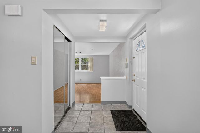 1100 SURREY RD, Philadelphia, PA 19115