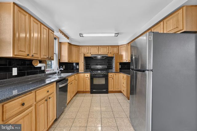 1100 SURREY RD, Philadelphia, PA 19115