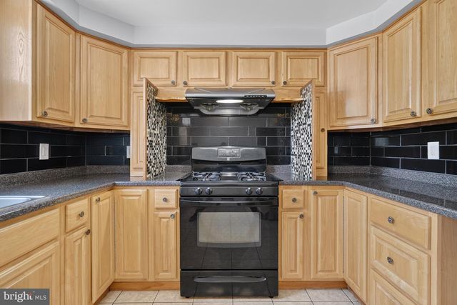 1100 SURREY RD, Philadelphia, PA 19115