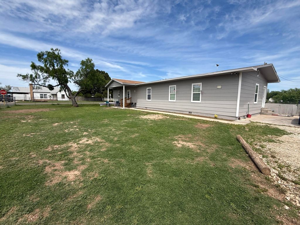Image 3 of property listing at 8682 Petunia Avenue, San Angelo, TX 76901