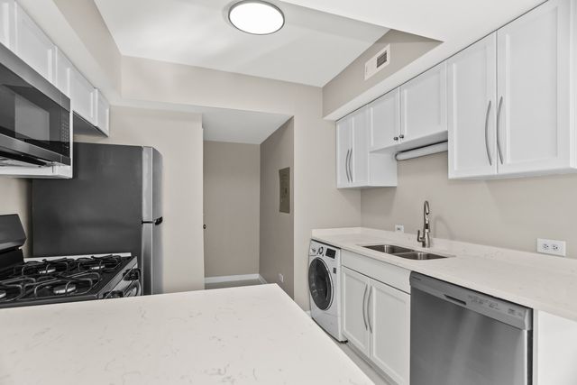 4525 S Drexel Boulevard 3W, Chicago, IL 60653