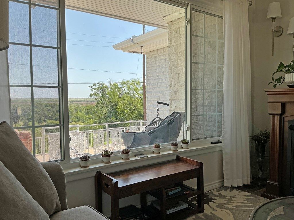 Image 10 of property listing at 604 McCarver Dr, Ballinger, TX 76821