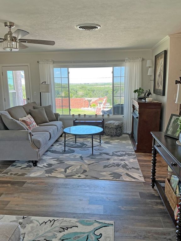 Image 13 of property listing at 604 McCarver Dr, Ballinger, TX 76821