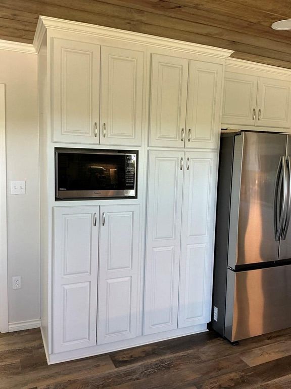 Image 5 of property listing at 604 McCarver Dr, Ballinger, TX 76821