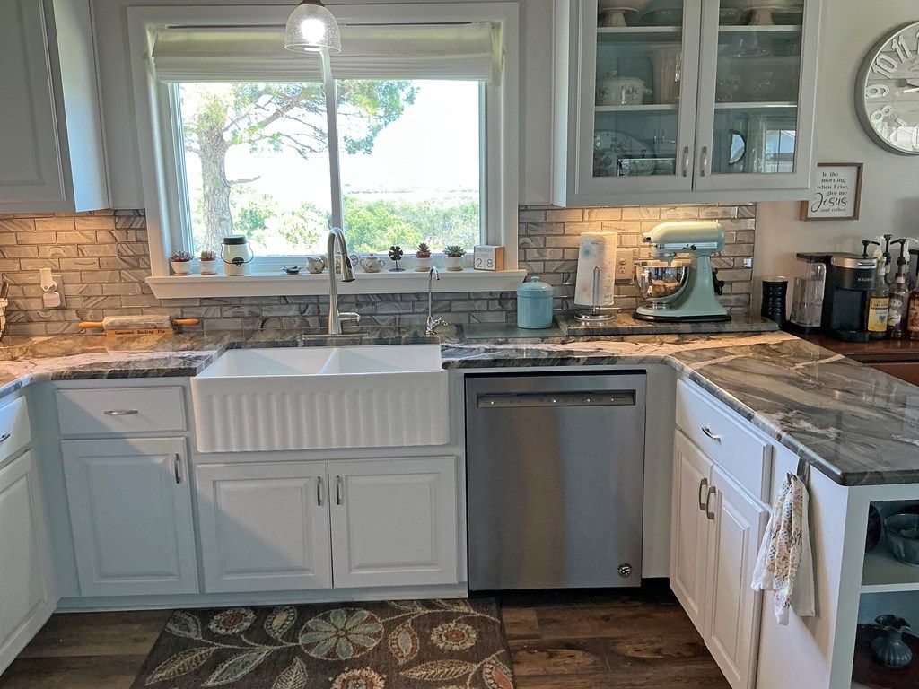 Image 6 of property listing at 604 McCarver Dr, Ballinger, TX 76821