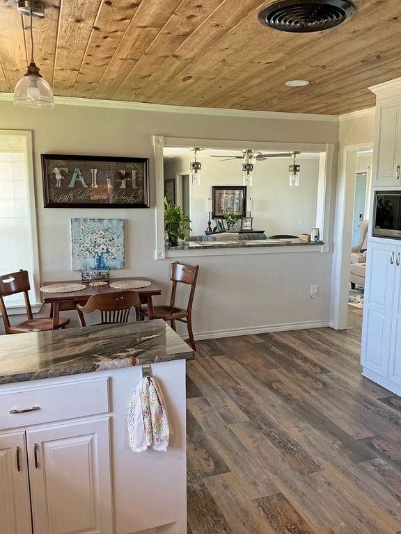 Image 9 of property listing at 604 McCarver Dr, Ballinger, TX 76821