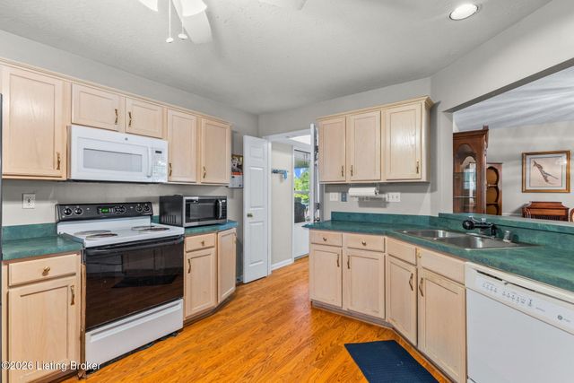 1708 Eagle Nest Way, Lyndon, KY 40222