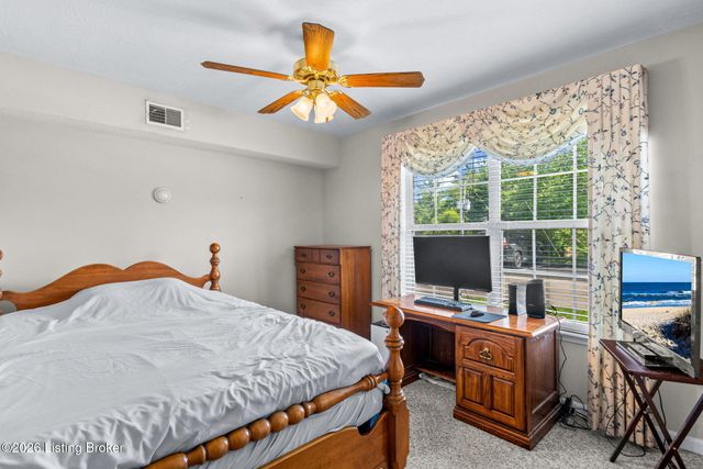 1708 Eagle Nest Way, Lyndon, KY 40222