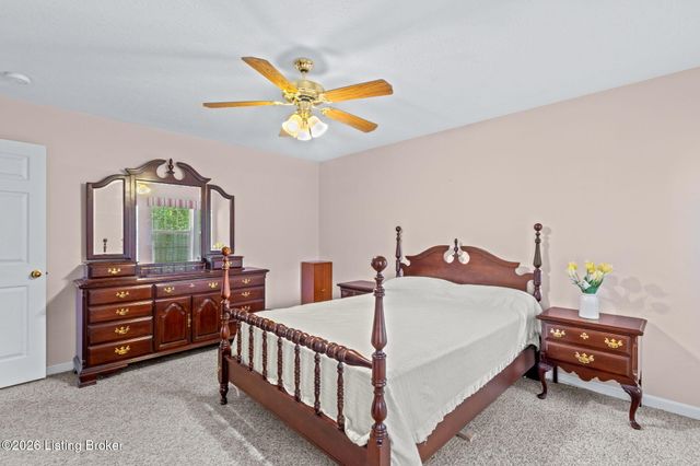 1708 Eagle Nest Way, Lyndon, KY 40222