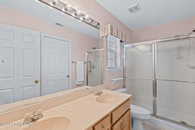 1708 Eagle Nest Way, Lyndon, KY 40222