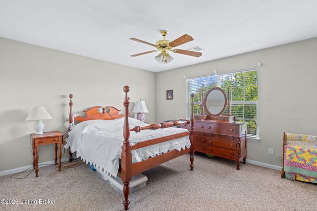 1708 Eagle Nest Way, Lyndon, KY 40222