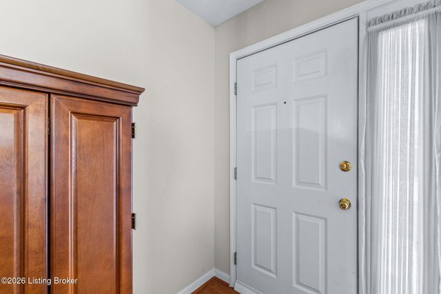 1708 Eagle Nest Way, Lyndon, KY 40222