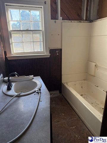 909 Gibson St, Hartsville, SC 29550