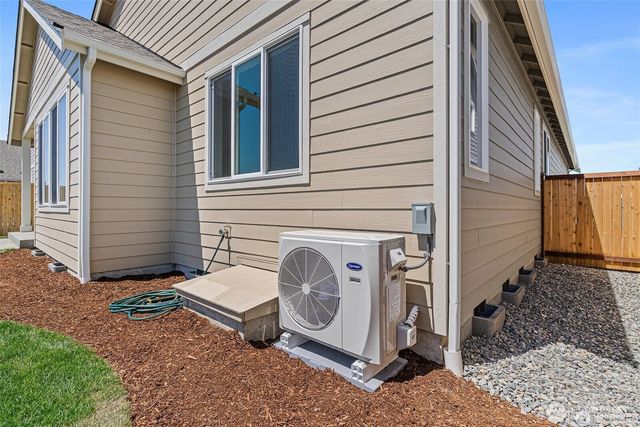 9045 Wyatt Loop SE, Tumwater, WA 98501