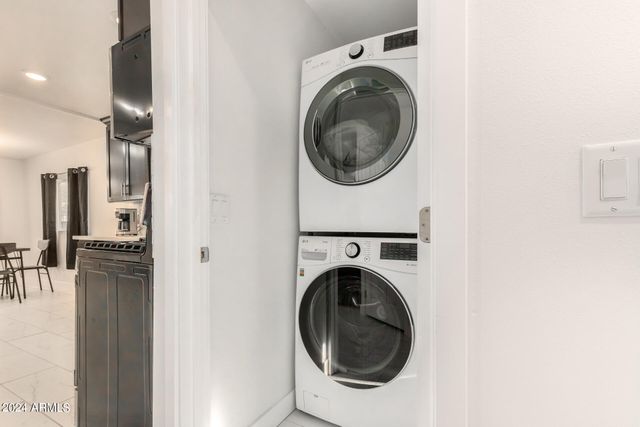 322 N 11TH Place, Phoenix, AZ 85006